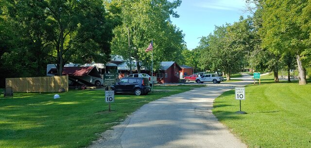 Pleasant Creek Campground RV Park - Oglesby, IL 61348 - AreaGuides